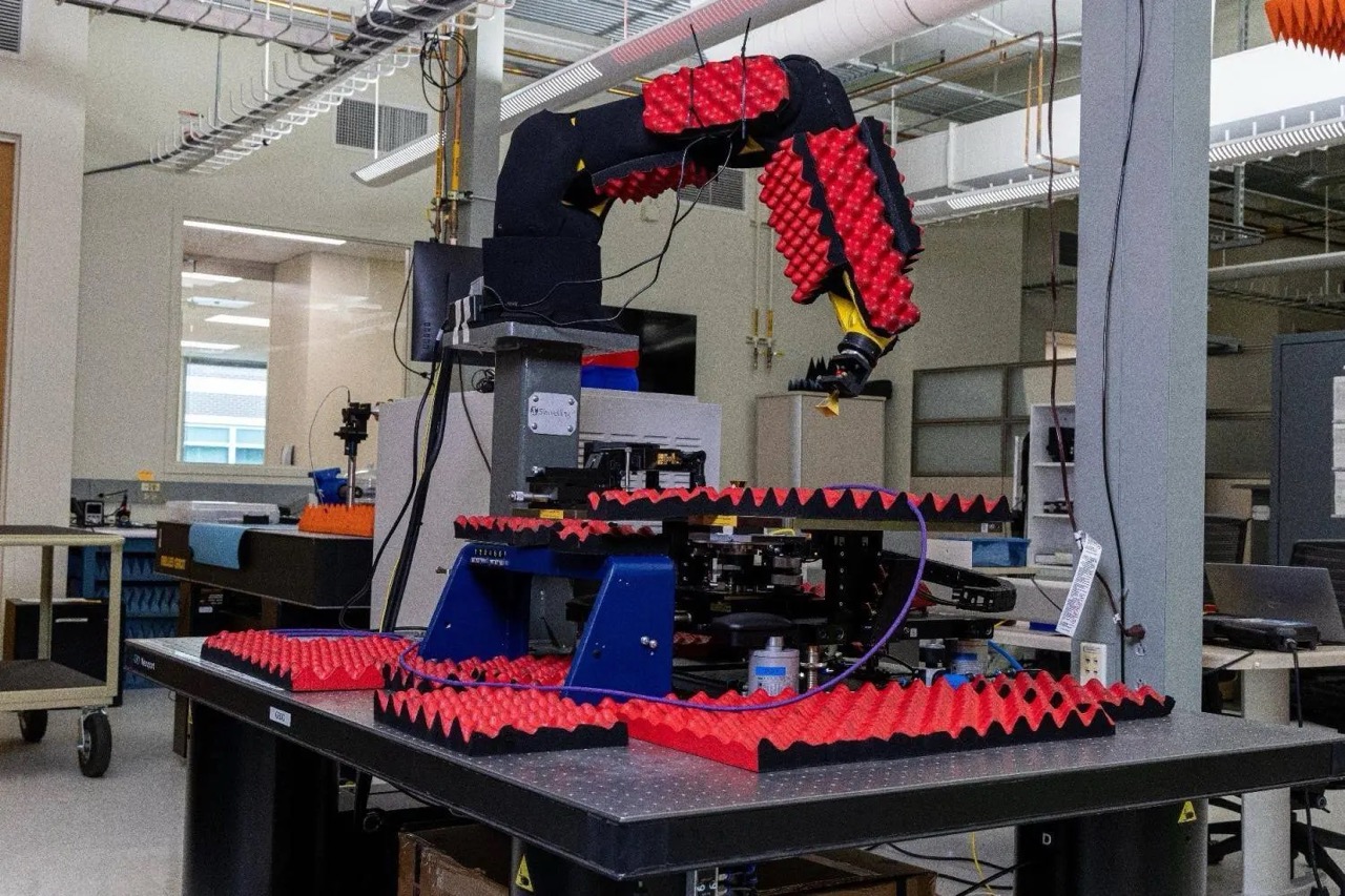 /Machinery%20in%20the%20mmWave%20Antennas%20%26%20Arrays%20Lab