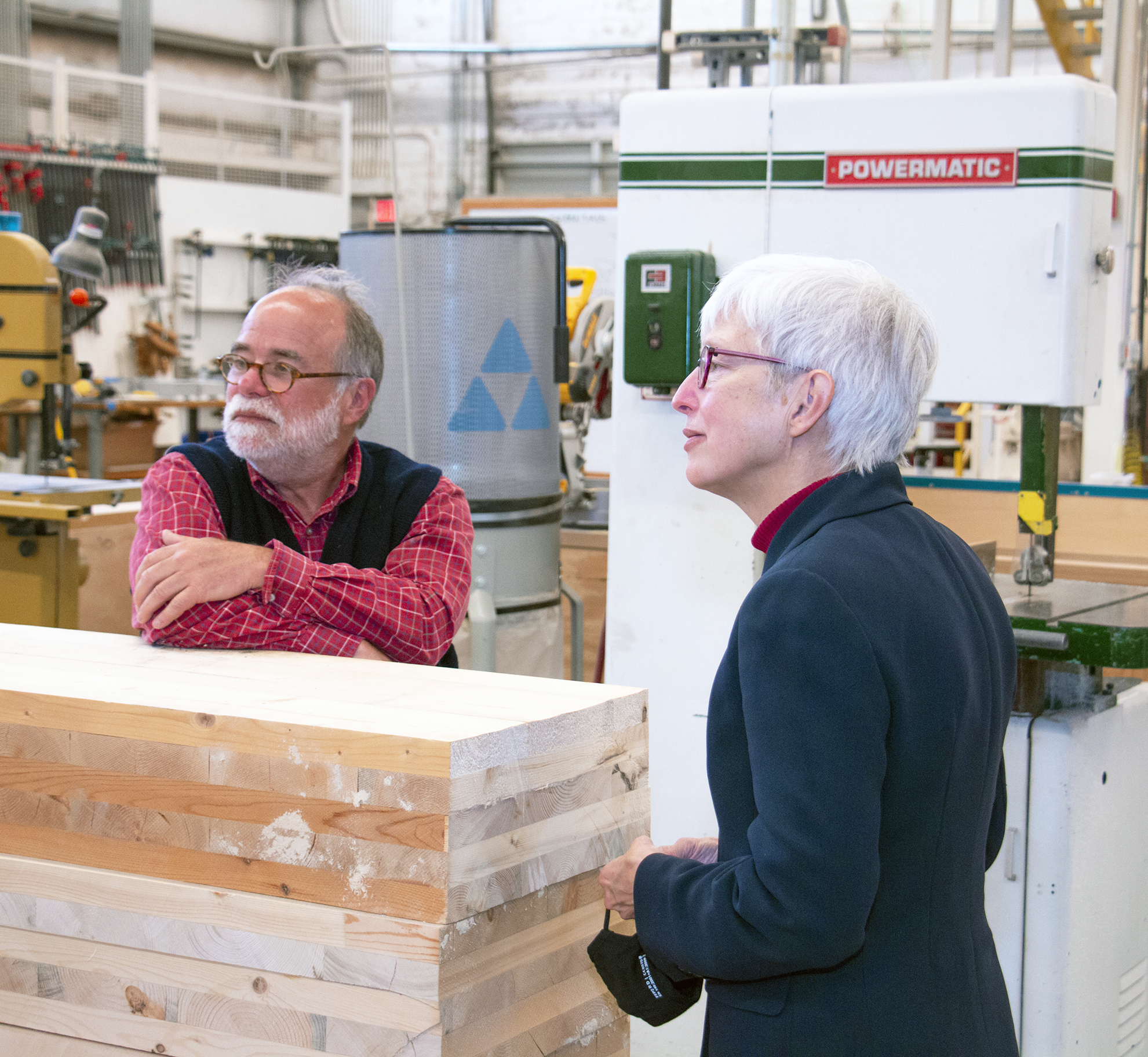 /Two%20faculty%20who%20hold%20joint%20appointments%20working%20in%20a%20lab.