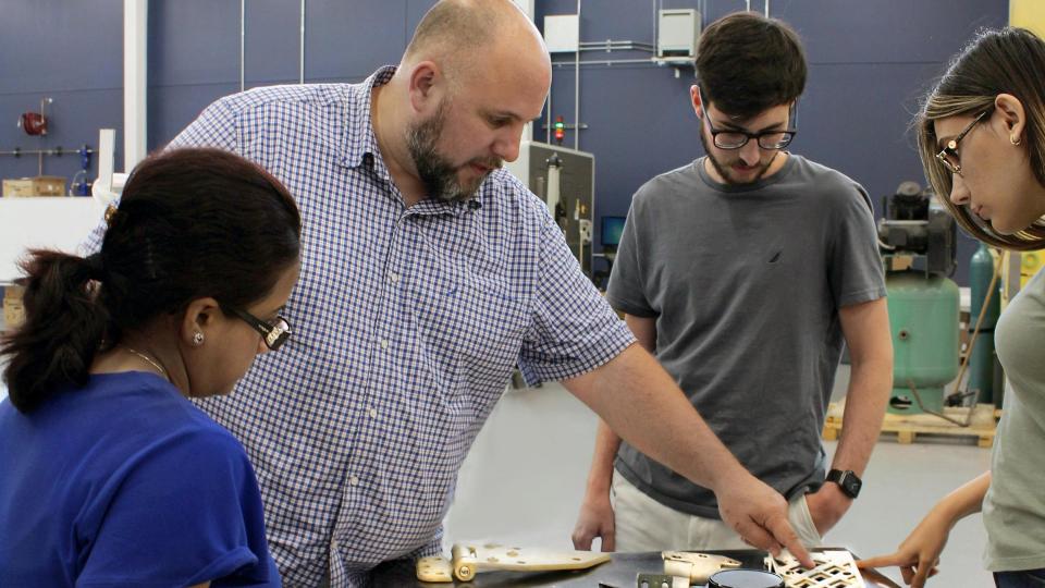 Aaron Stebner leads lab class at Advanced Manufacturing Pilot Facility at Georgia Tech 