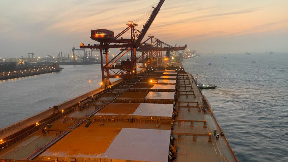 Hedwig Oldendorff vessel at the start of its emission monitoring voyage