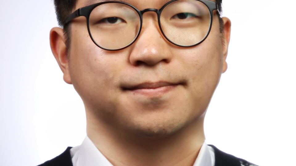 Dongsuk Sung headshot
