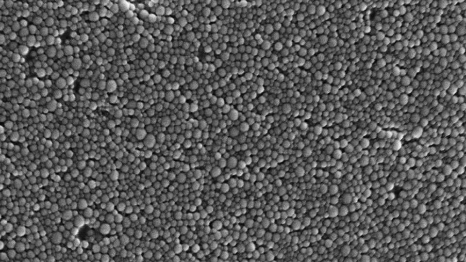 Protein nanoparticles are used to deliver bacterial proteins for IBD therapy.