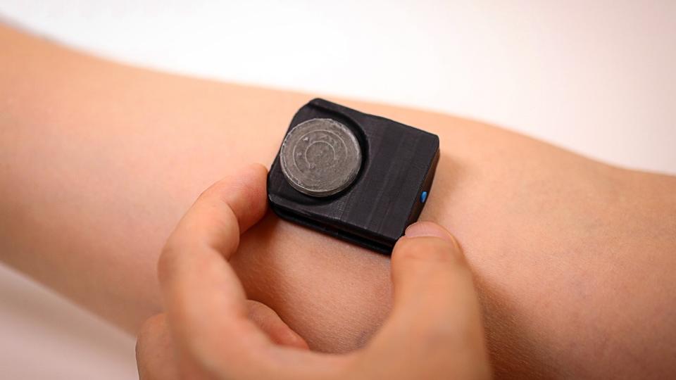 The wireless device measures only two centimeters in length and one-and-a-half centimeters in width, and is the first of its kind to continuously monitor the skin's exchange of vapors with the environment.