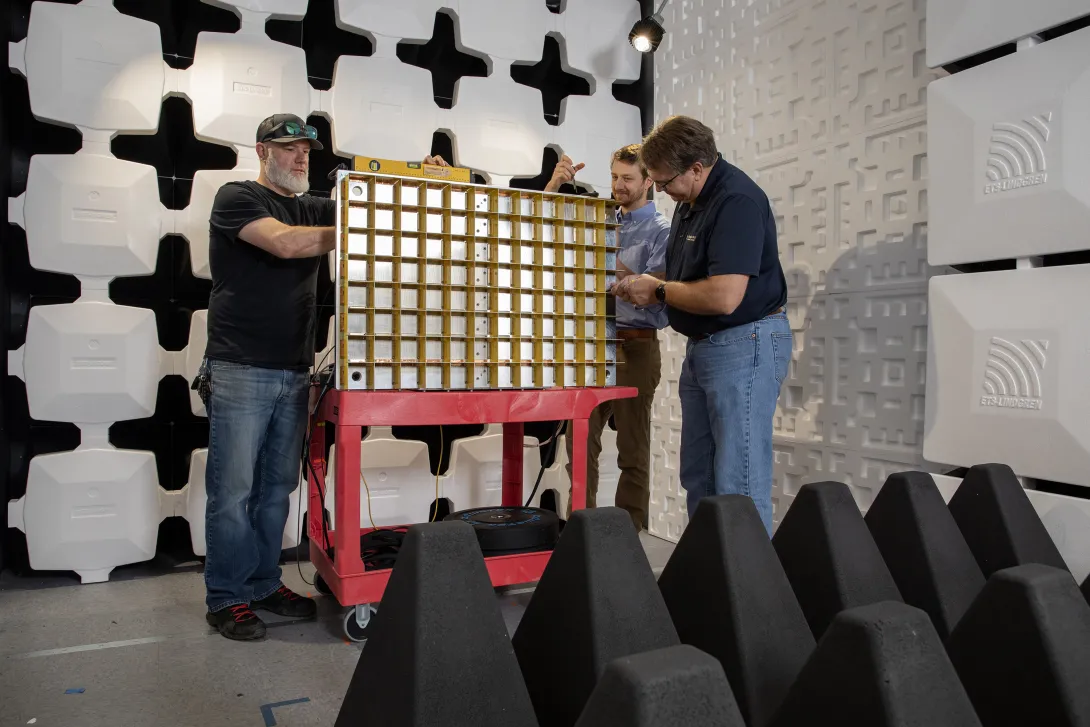 Researchers test Adaptive Phased Array Antenna