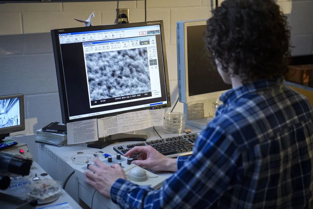 Berry College student Jacob Sylvie working at a materials imaging tool