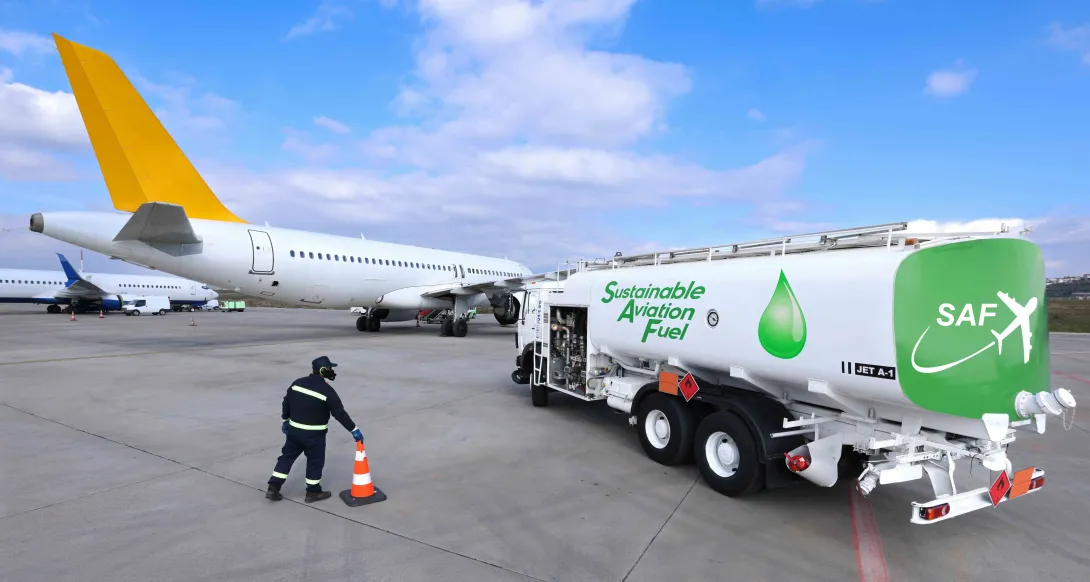 Fuel Truck carrying Sustainable Aviation Fuel near an airplane